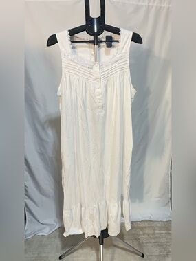 Women's White Sleeveless Lace-Trim Nightdress